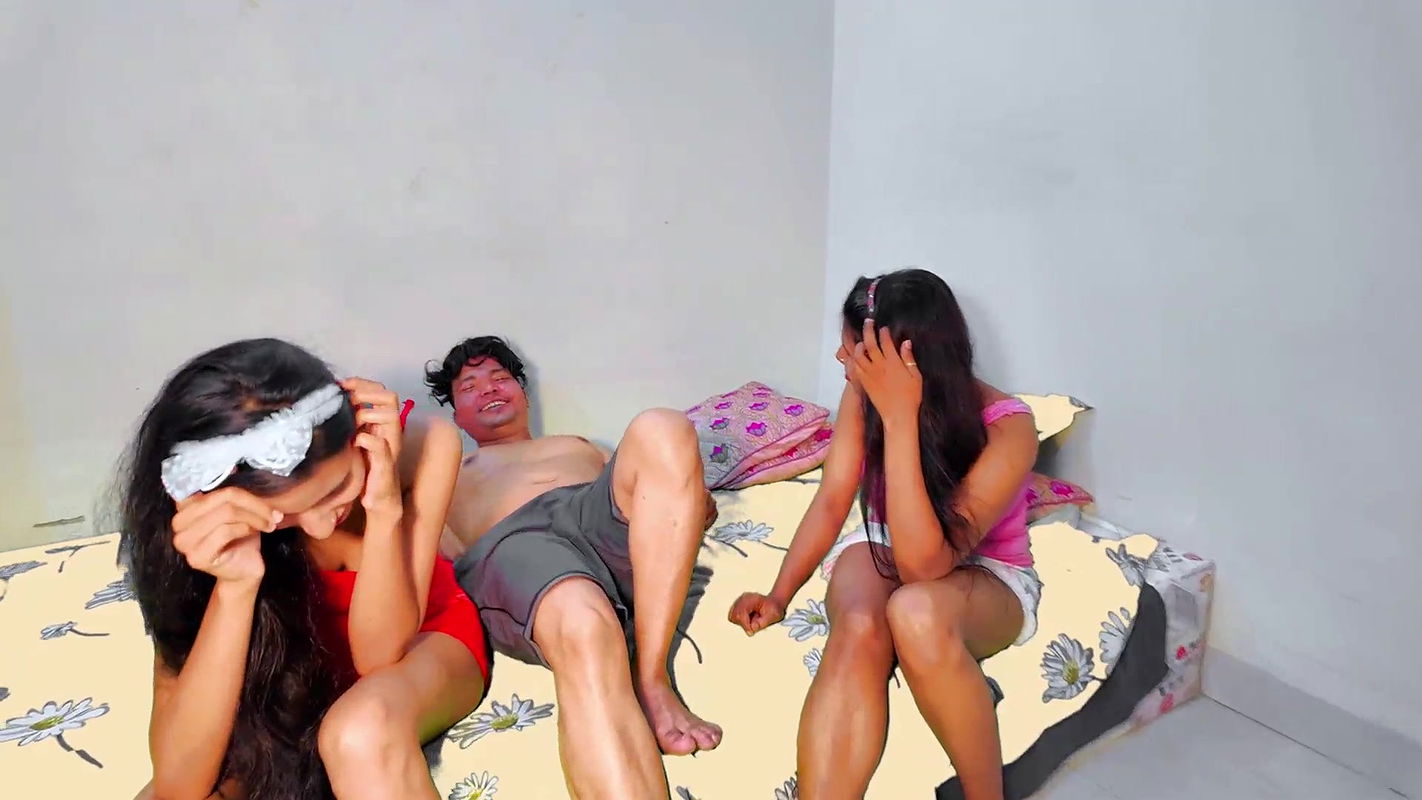 fucked his girlfrainds and wife on the same bed ffm