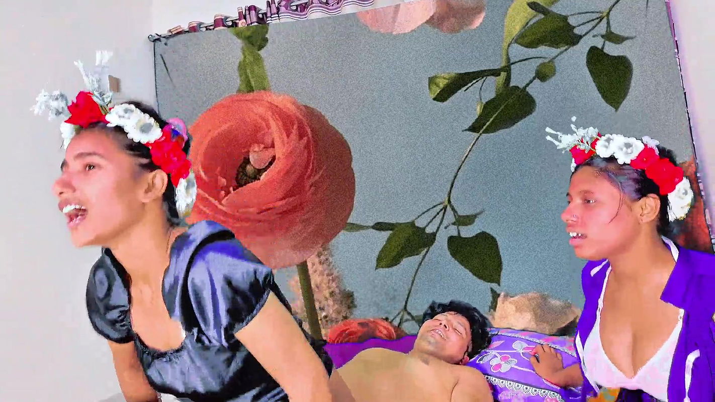 Real Amateur 3some Sex – Cutie with pink pussy gets ffm