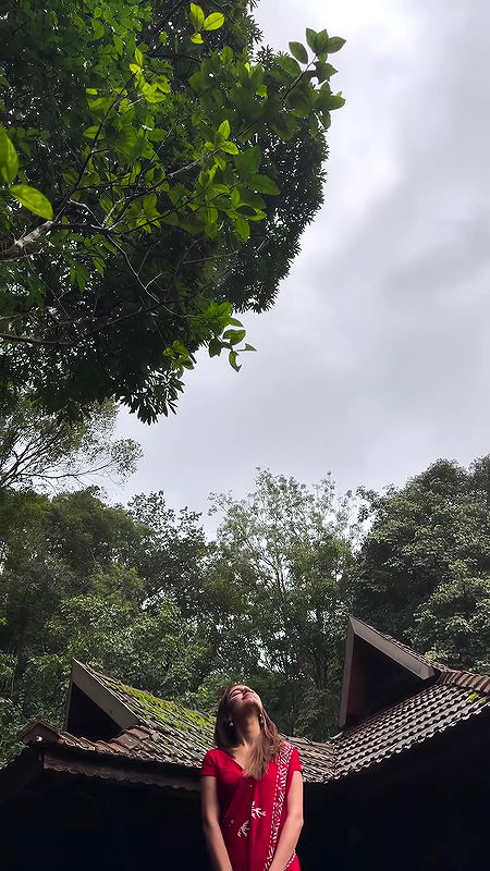 PRIYA PRAKASH VARRIER CUTE SEXY WIFE MATERIAL IN RED SAREE HQ VIDEO2