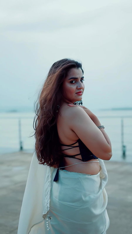 UTKARSHICA WILD BOMBSHELL BACKLESS LISTY TEASE IN SAREE HQ VIDEO2