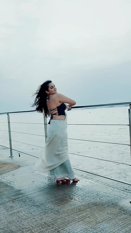 UTKARSHICA WILD BOMBSHELL BACKLESS LISTY TEASE IN SAREE HQ VIDEO2