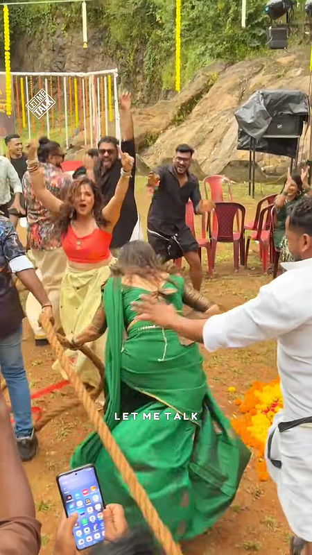 kerala gilr breasts and cleavage in kerala dress2