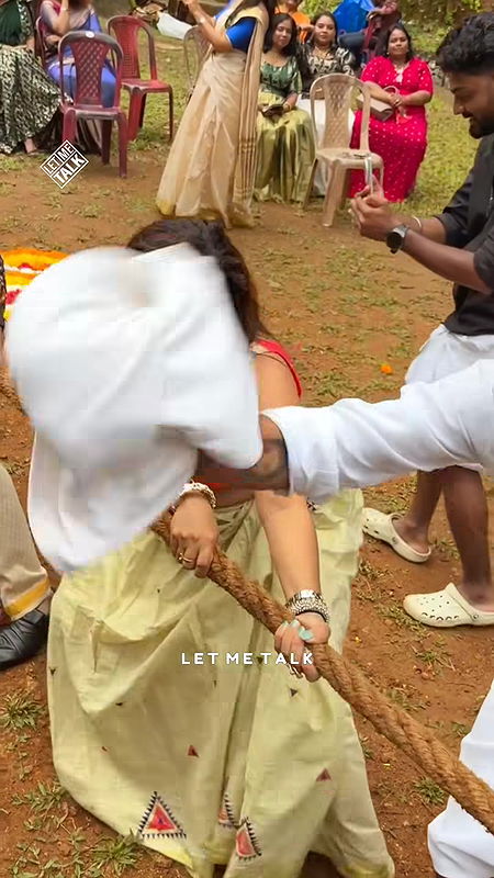 kerala gilr breasts and cleavage in kerala dress2