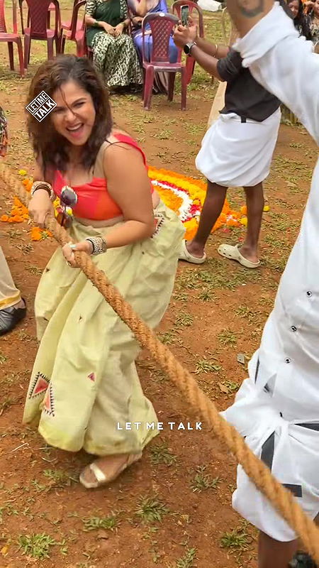 kerala gilr breasts and cleavage in kerala dress2