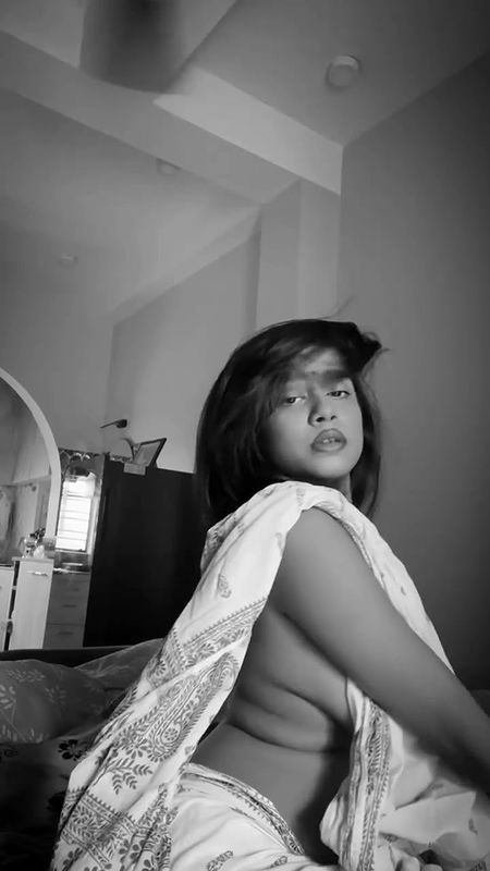 ANTARA WILD EROTIC BABE TOPLESS IN SAREE TEMPTING SHOOT2