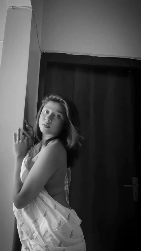 ANTARA WILD EROTIC BABE TOPLESS IN SAREE TEMPTING SHOOT2
