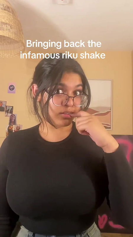 chubby girl jiggling boobs in black tsshirt2