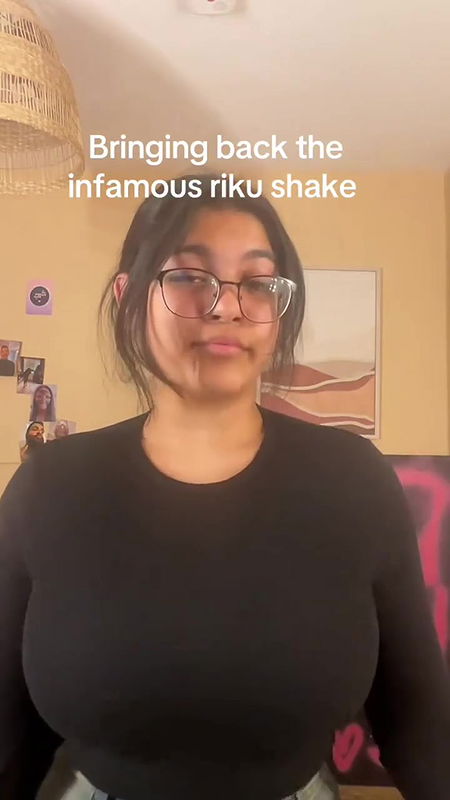 chubby girl jiggling boobs in black tsshirt2