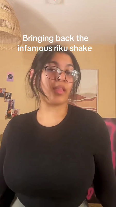 chubby girl jiggling boobs in black tsshirt2