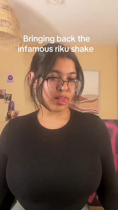 chubby girl jiggling boobs in black tsshirt2