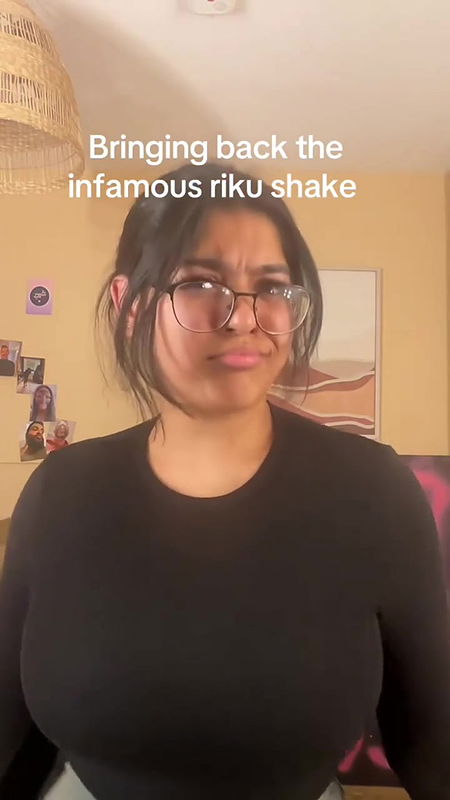 chubby girl jiggling boobs in black tsshirt2