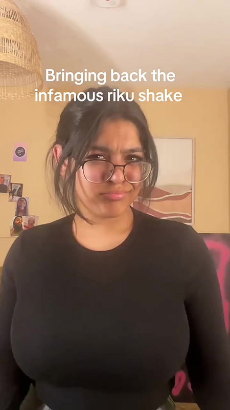 chubby girl jiggling boobs in black tsshirt2