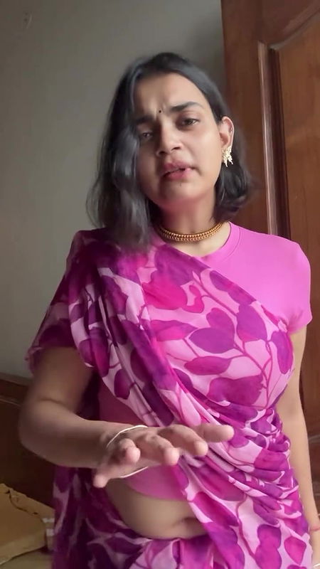 cute girl big deep navel in pink saree2