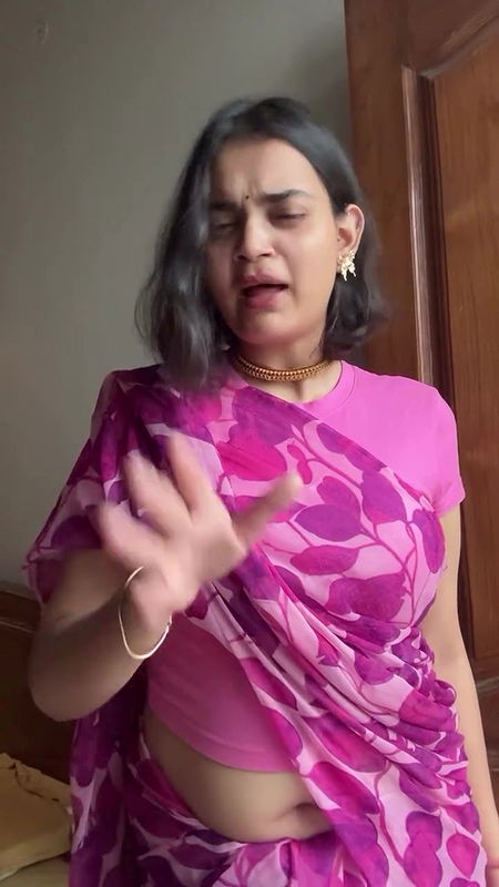 cute girl big deep navel in pink saree2