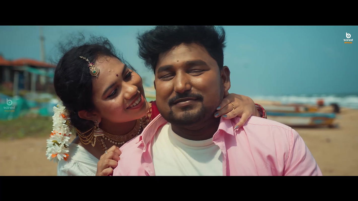 An Unknown hot saree song – Navel show2