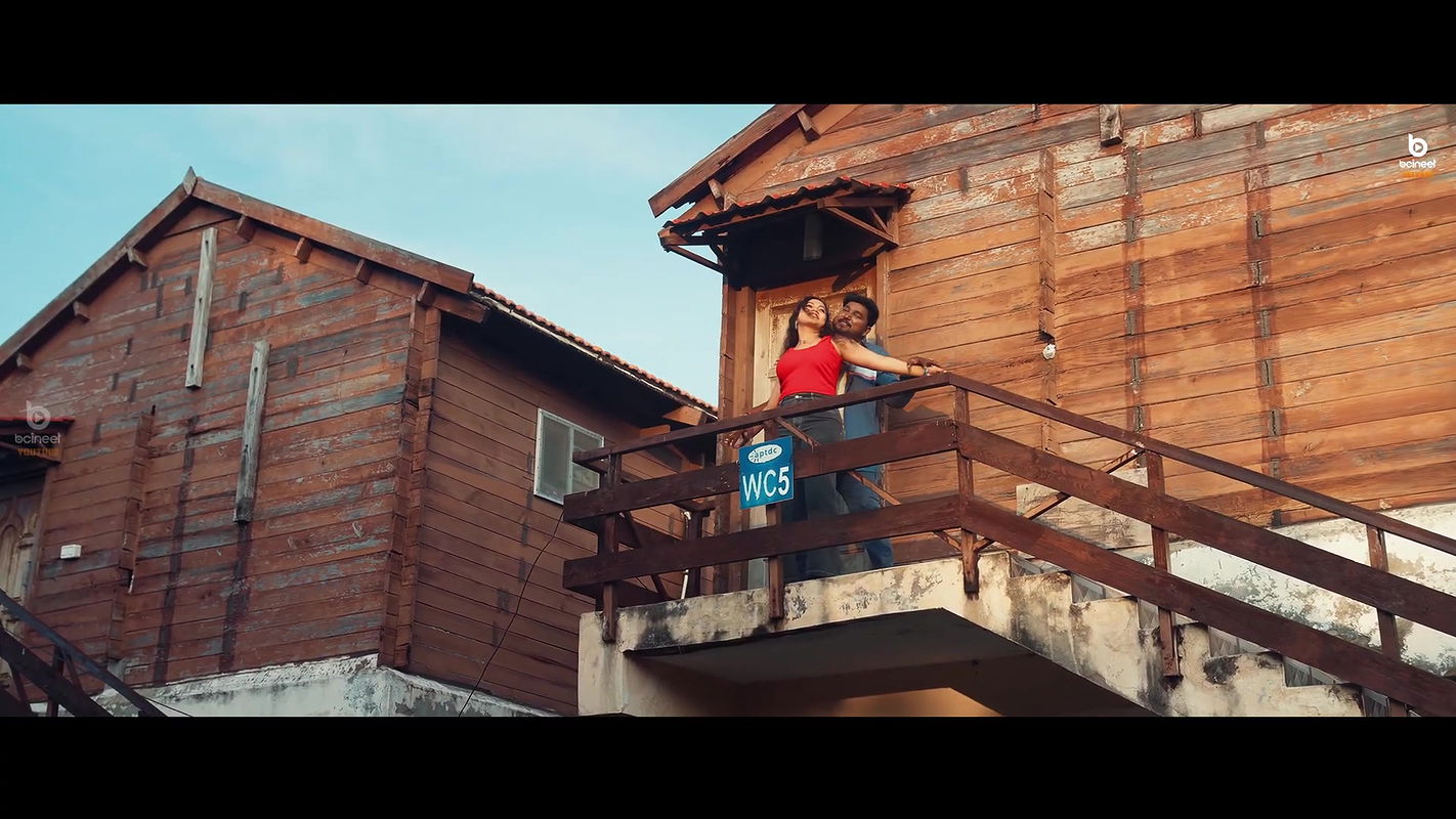 An Unknown hot saree song – Navel show2