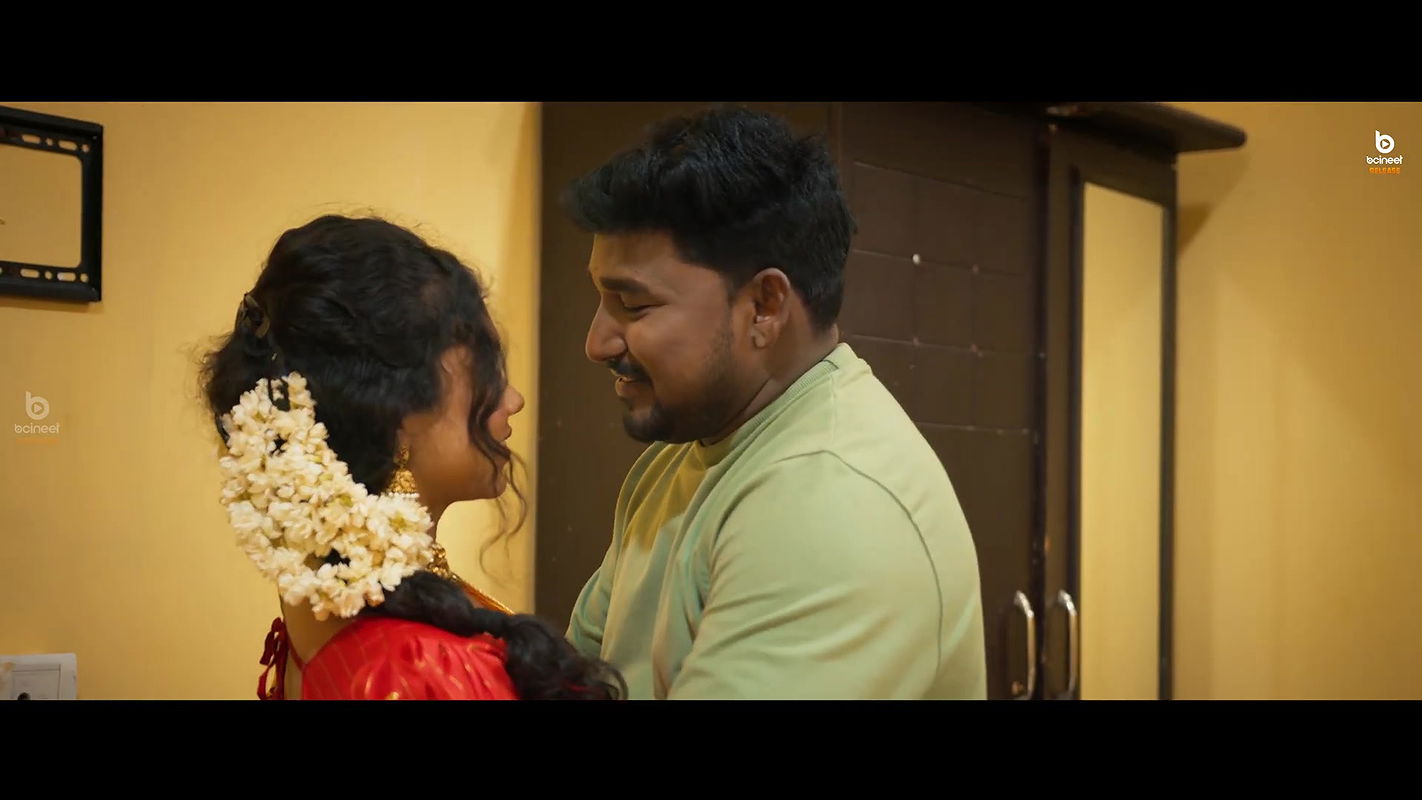 An Unknown hot saree song – Navel show2