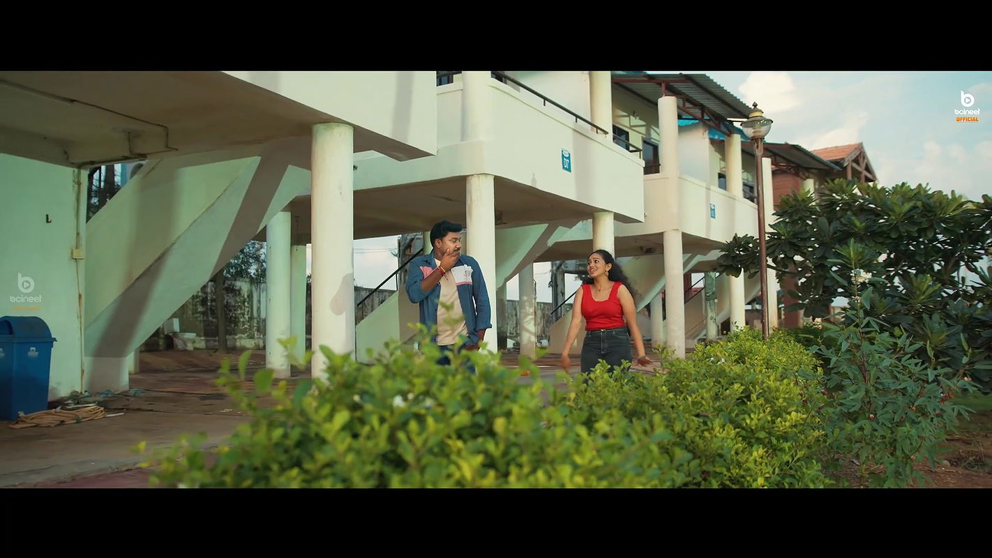 An Unknown hot saree song – Navel show2