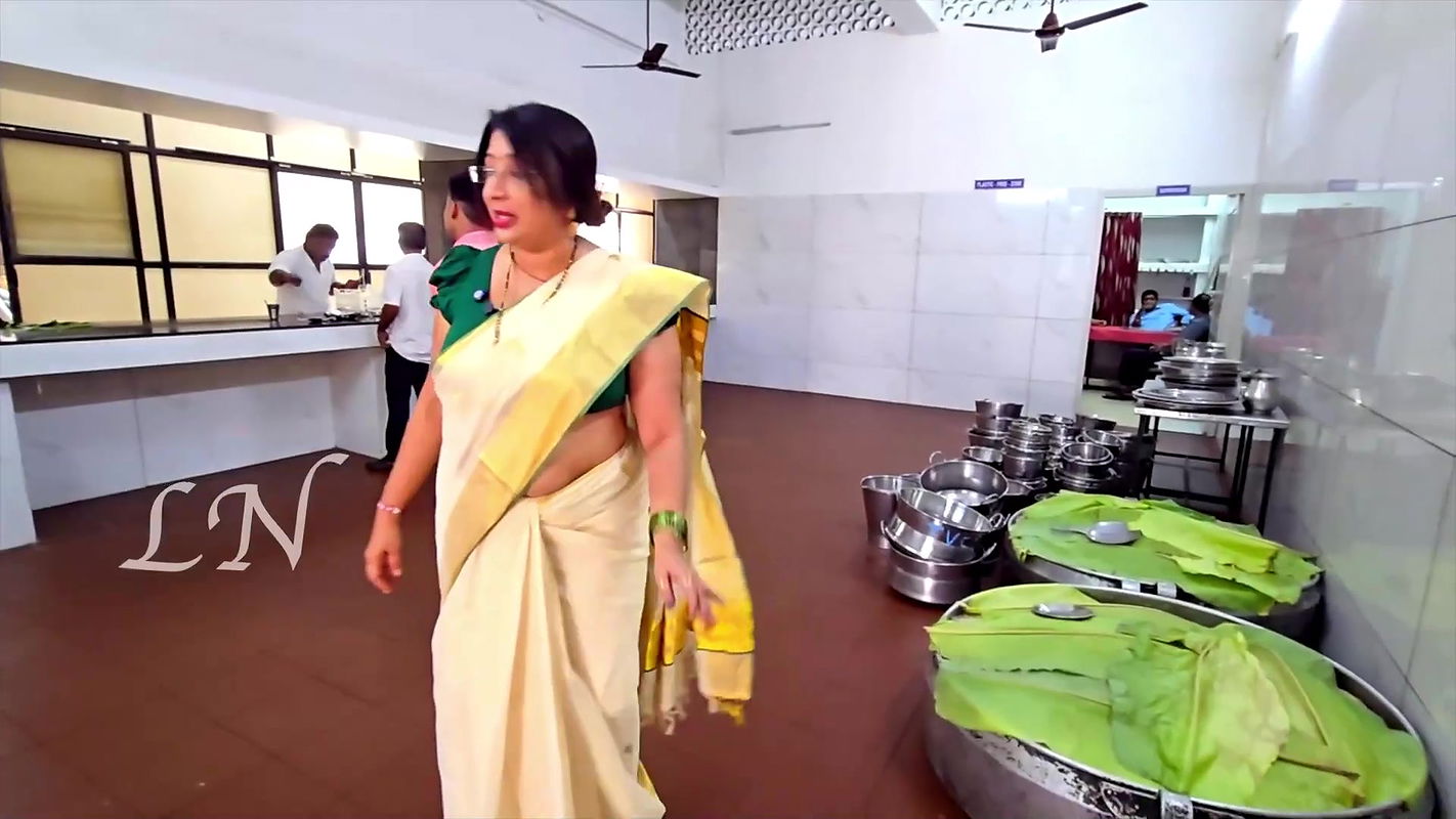 Lekshmi Nair Sexy Navel Slip,Boob,Big Ass in Kerala Saree2