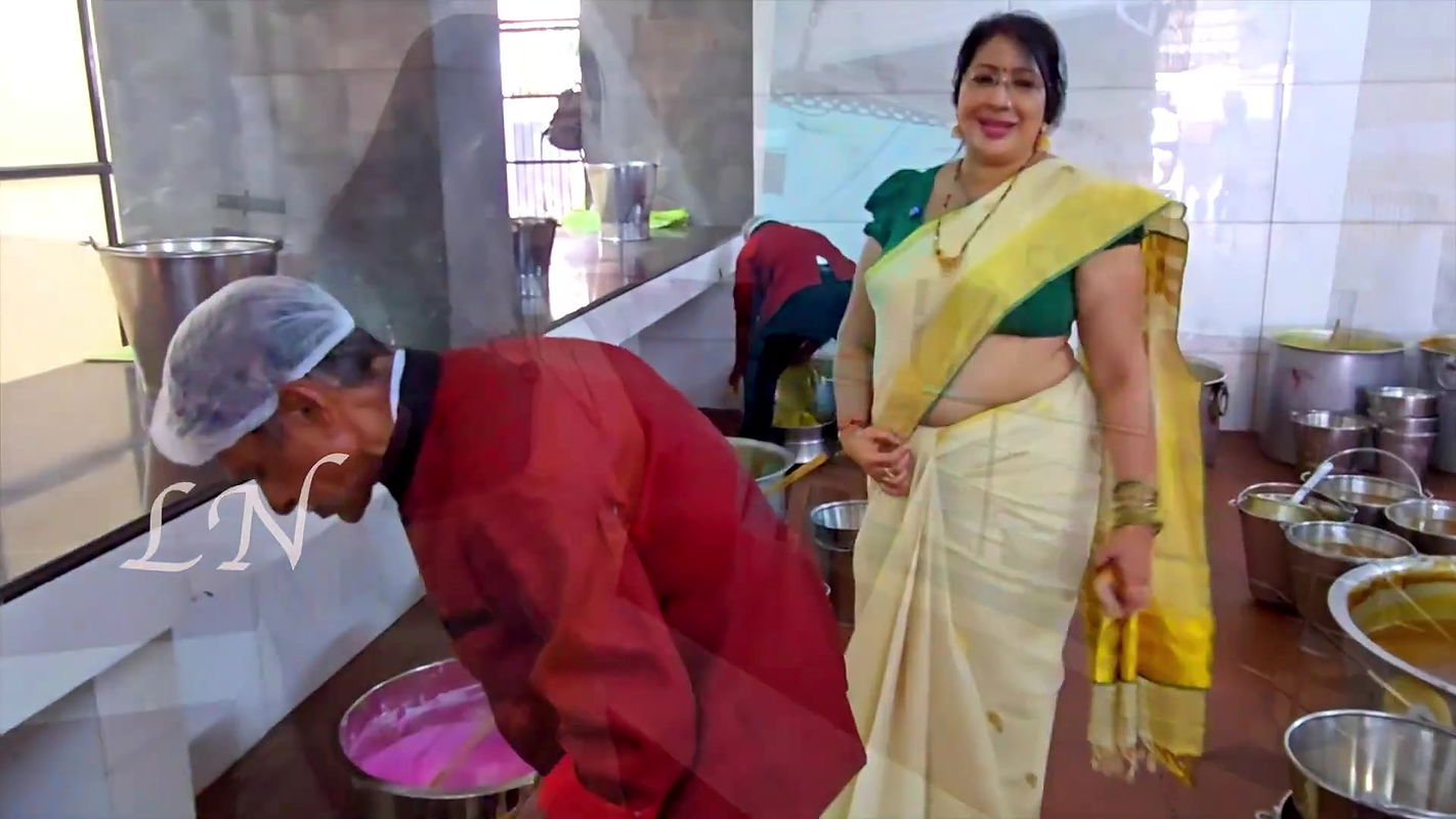 Lekshmi Nair Sexy Navel Slip,Boob,Big Ass in Kerala Saree2