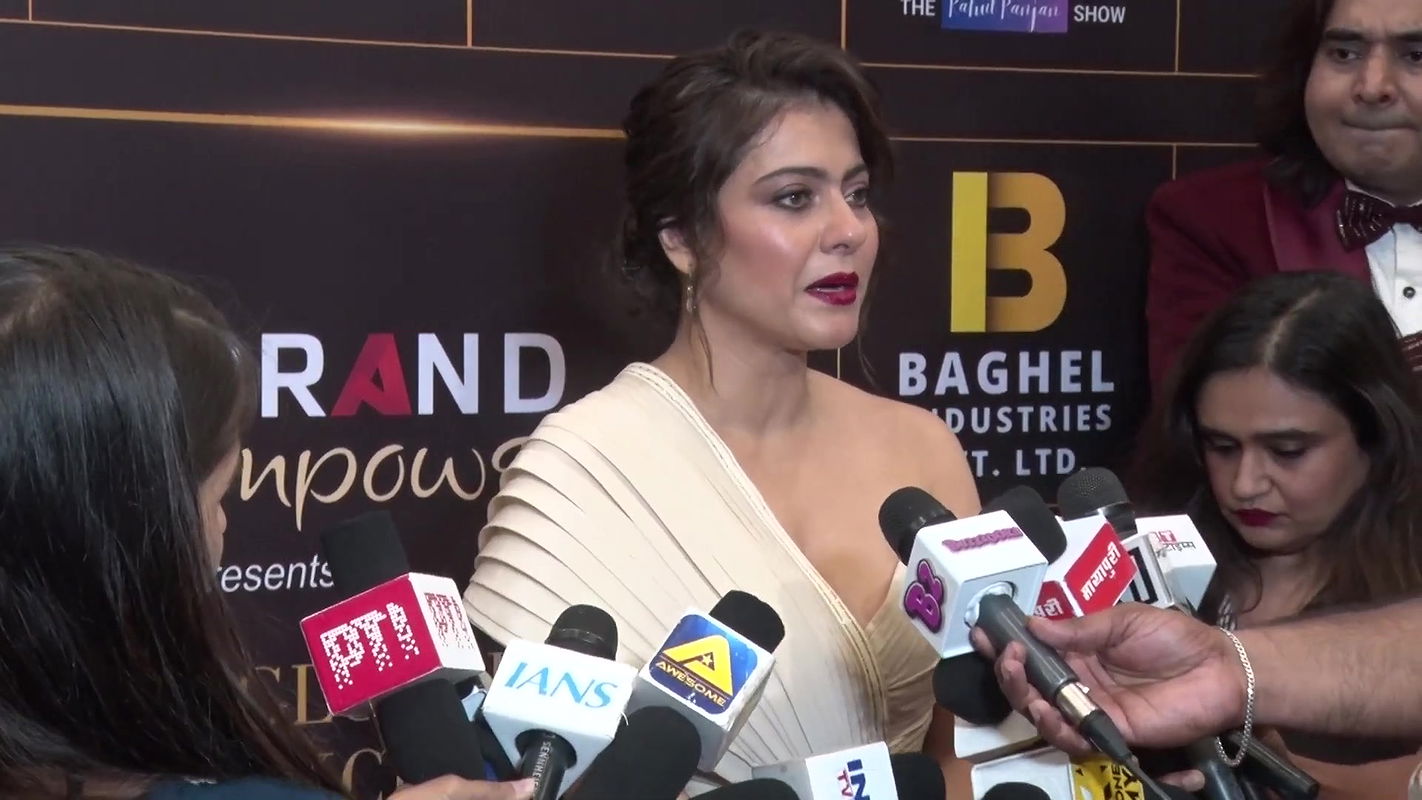 Milf Kajol Milk Tanker Boobs Exposure & Cleavage Seduction Show-1080P2