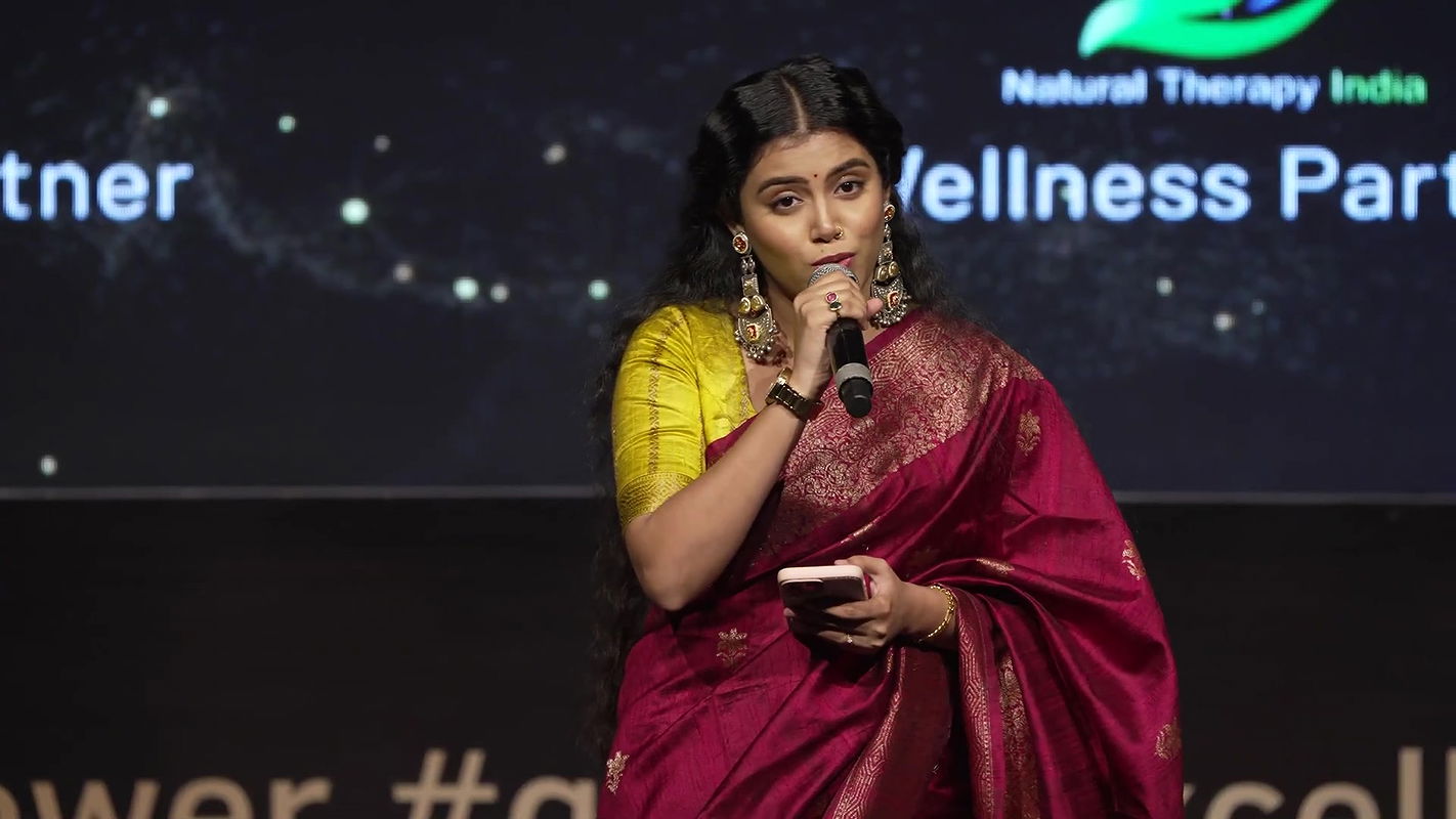 Milf Kajol Milk Tanker Boobs Exposure & Cleavage Seduction Show-1080P2