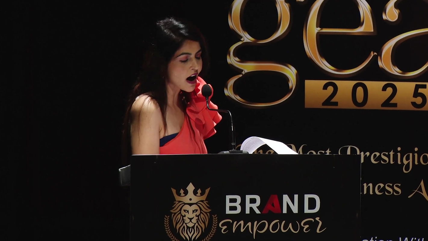 Milf Kajol Milk Tanker Boobs Exposure & Cleavage Seduction Show-1080P2