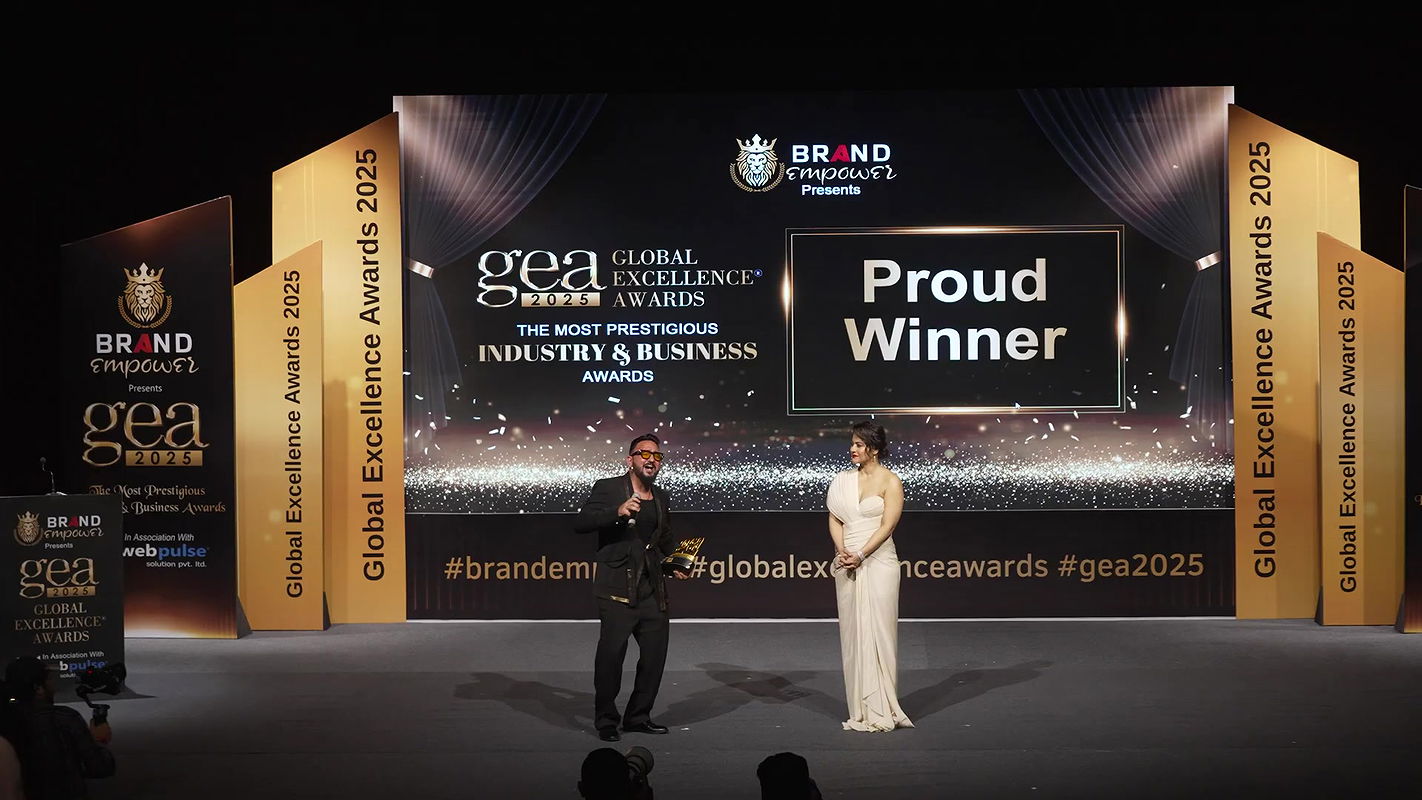 Milf Kajol Milk Tanker Boobs Exposure & Cleavage Seduction Show-1080P2