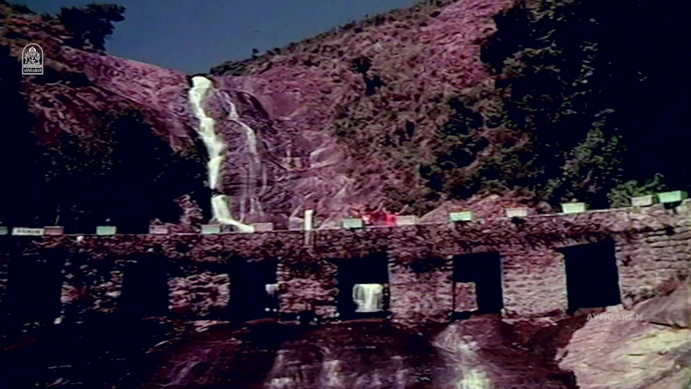 MILF KR Vijaya hot saree song – Side Hip show, Expressions2