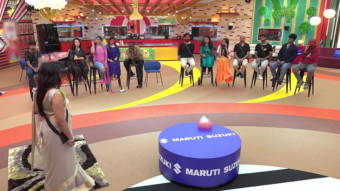 Sanjjana Sexy Hips Folds and Navel in Saree2