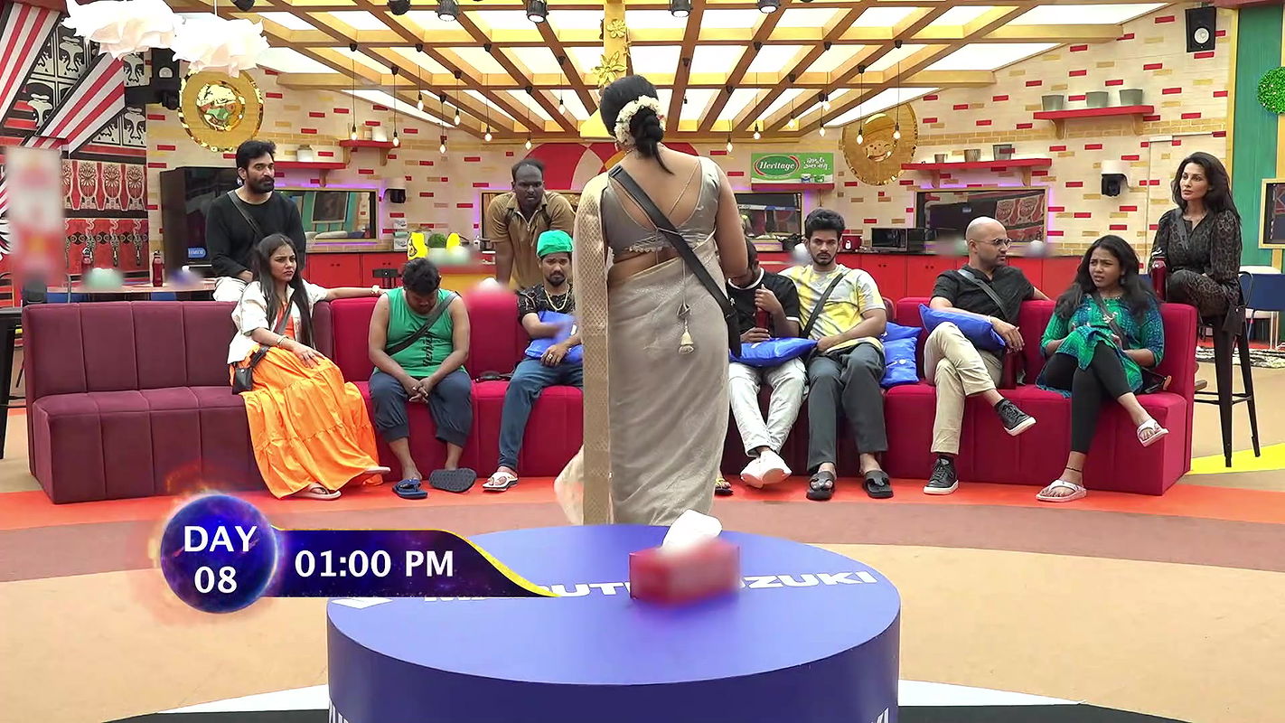 Sanjjana Sexy Hips Folds and Navel in Saree2