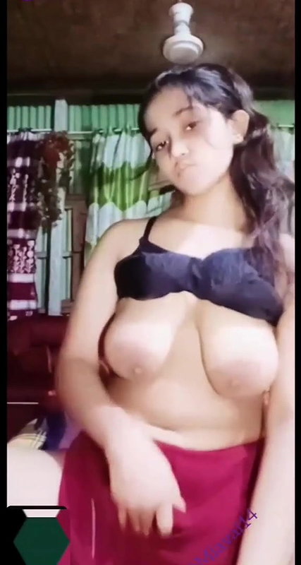 Sexy girl showing her big tits in chamet 121 private with full face2