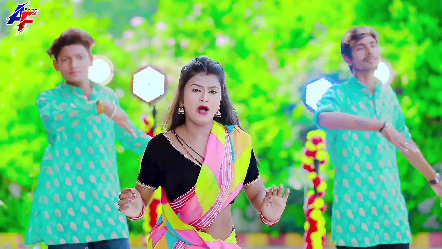 Simran Chaudhary hot saree song – Navel exposed2