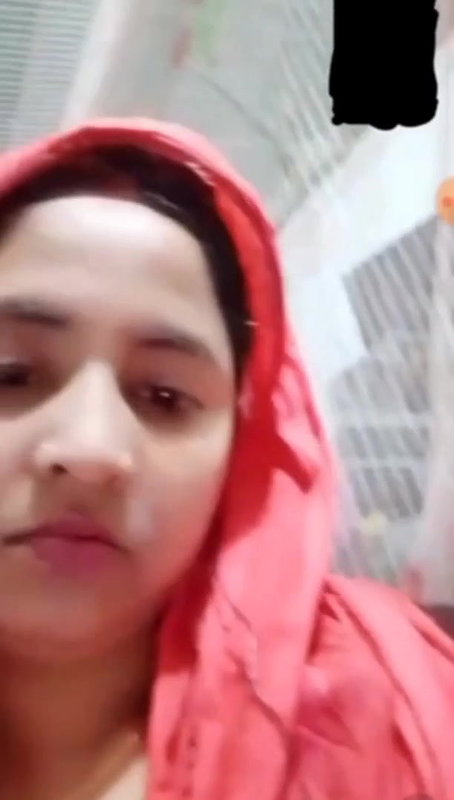 Hot bhabi show cute boobs2