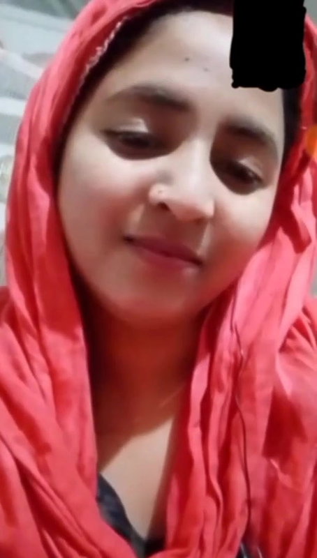Hot bhabi show cute boobs2