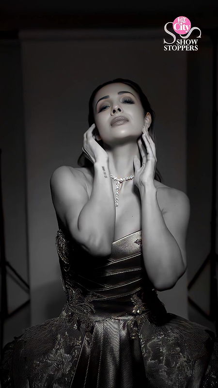 MILF MALAIKA ARORA BOLD POPPING CLEAVAGE LUSTY EROTIC SHOOT HQ VIDEO 2