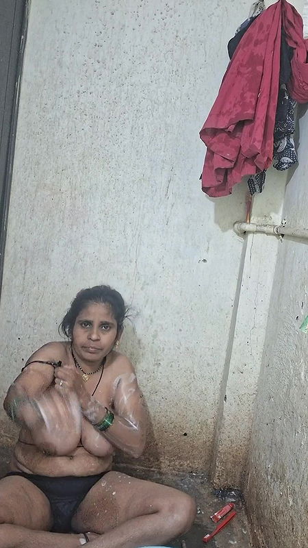 Big Boobs Mature Wife Full Nude Bathing in Washroom 2