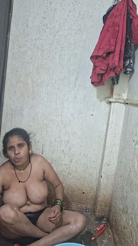 Big Boobs Mature Wife Full Nude Bathing in Washroom 2