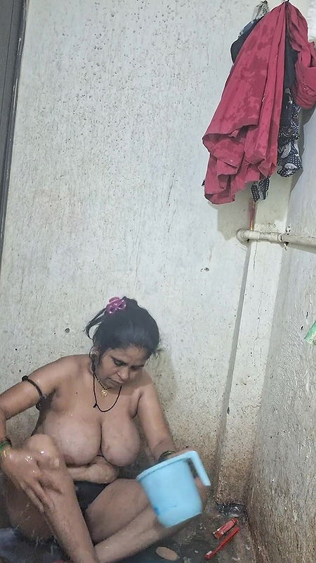 Big Boobs Mature Wife Full Nude Bathing in Washroom 2