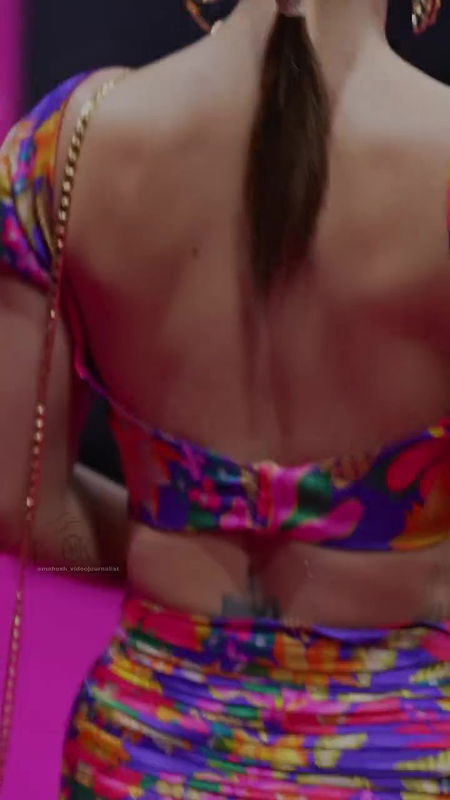 AKANKSHA PURI SEDUCTRESS DIVA DEEP CLEAVAGE AND DELIBERATE BACKLESS EXPOSE 2