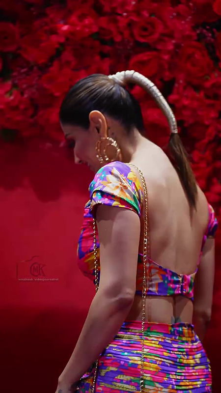 AKANKSHA PURI SEDUCTRESS DIVA DEEP CLEAVAGE AND DELIBERATE BACKLESS EXPOSE 2