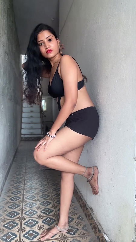 Hot Insta Model huge boobs and navel show in black bra and panty 2