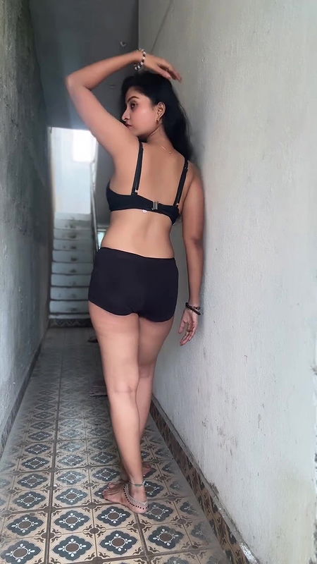 Hot Insta Model huge boobs and navel show in black bra and panty 2