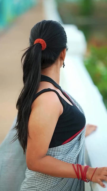 Serial Actress Shatiga sexy hip body expose in saree very hot photoshoot 2