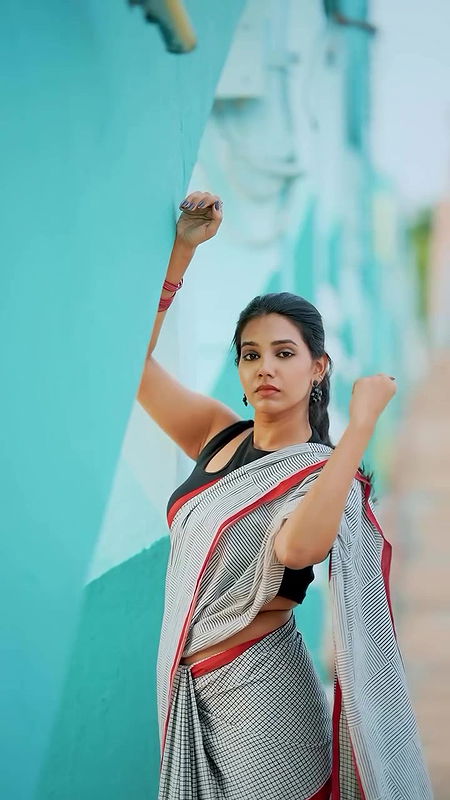 Serial Actress Shatiga sexy hip body expose in saree very hot photoshoot 2