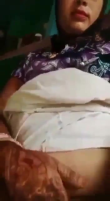 Sexy Milf Bhabhi Showing Boobs Fingering Pussy 2