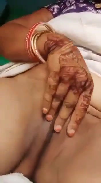 Sexy Milf Bhabhi Showing Boobs Fingering Pussy 2