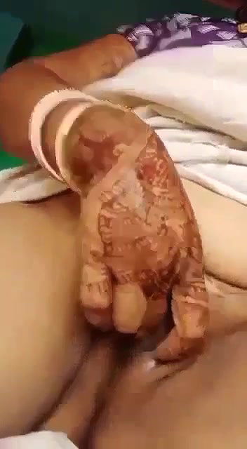 Sexy Milf Bhabhi Showing Boobs Fingering Pussy 2