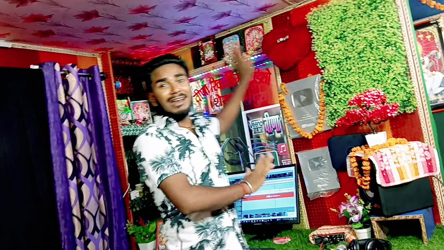 HOT – Shivani Pandey navel licked many times & fingered, horny orgasmic expressions