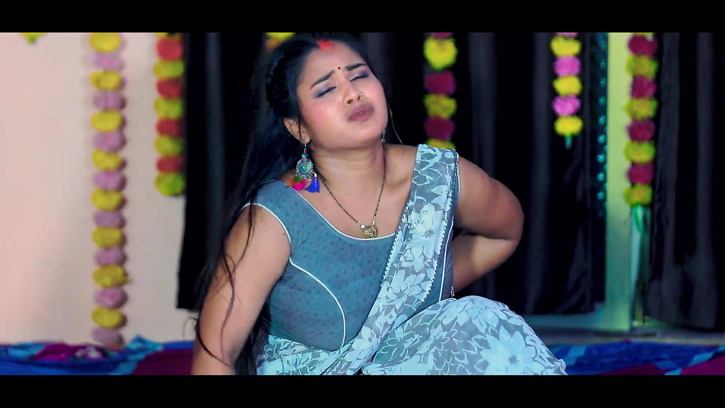 Aditi Kumari hot saree song – Navel caressed nicely
